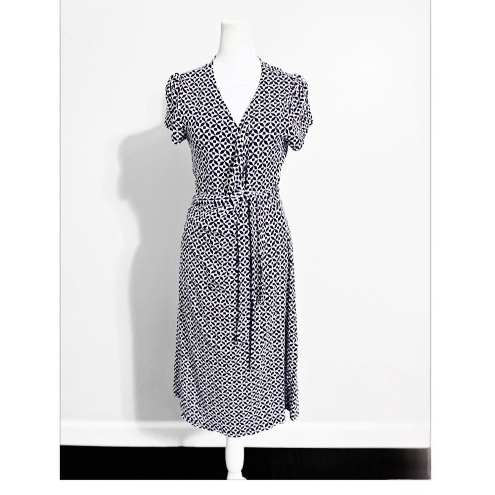 FLATTERING Black and White Patterned Wrap Dress